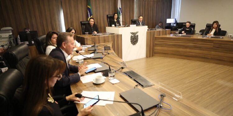 Audiência ocorreu no Plenarinho da Assembleia Legislativa na manhã desta terça-feira (25).
Créditos: Orlando Kissner/Alep Audiência ocorreu no Plenarinho da Assembleia Legislativa na manhã desta terça-feira (25).
Créditos: Orlando Kissner/Alep
