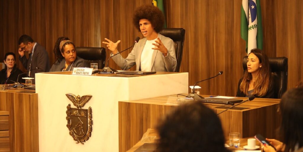 Presidente da Comissão de Igualdade Racial, deputado Renato Freitas (PT) comandou a audiência.
Créditos: Orlando Kissner/Alep