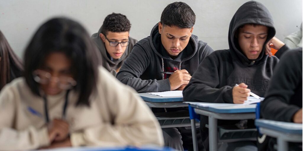 Paraná tem 72 mil alunos da rede estadual inscritos no Enem 2025
Foto: Lucas Fermin/SEED-PR