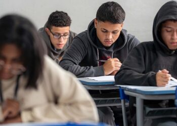 Paraná tem 72 mil alunos da rede estadual inscritos no Enem 2025
Foto: Lucas Fermin/SEED-PR