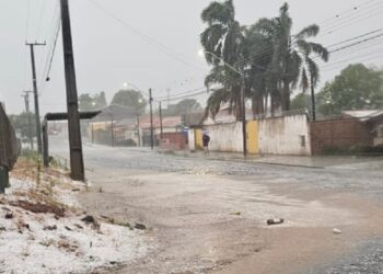 Tempestade de granizo causou destruição em diversas regiões de Ponta Grossa.
Créditos: Defesa Civil/PR