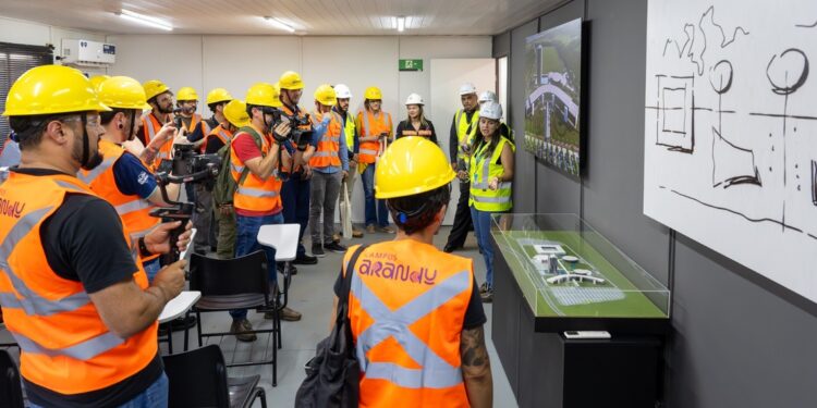 Sala do programa de visitação foi pensada para ser um espaço de troca de conhecimento sobre a obra de Oscar Niemeyer. Foto: William Brisida/Itaipu Binacional.