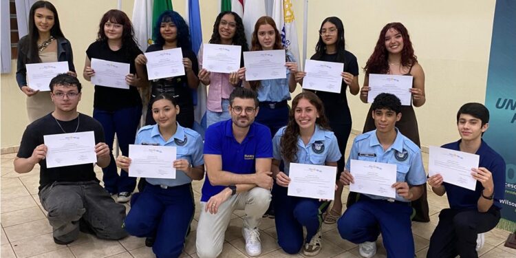 Alunos premiados no concurso promovido pelo Rotary Clube Foz do Iguaçu Ponte - Foto divulgação Alunos premiados no concurso promovido pelo Rotary Clube Foz do Iguaçu Ponte - Foto divulgação