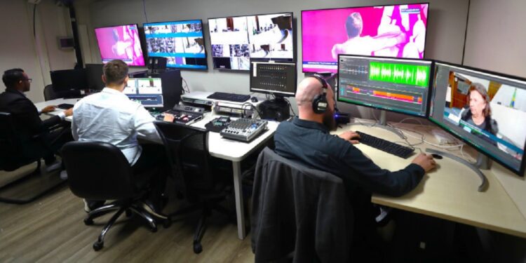 TV, site e redes sociais impulsionam visibilidade do Parlamento e acesso à informação pública. Créditos: Arte: Anne Botero
TV, site e redes sociais impulsionam visibilidade do Parlamento e acesso à informação pública. Créditos: Arte: Anne Botero