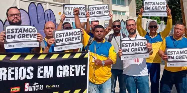 Reajuste salarial é concedido, mas tribunal determina retorno imediato ao trabalho; Foto: Sintect-RJ
Reajuste salarial é concedido, mas tribunal determina retorno imediato ao trabalho; Foto: Sintect-RJ