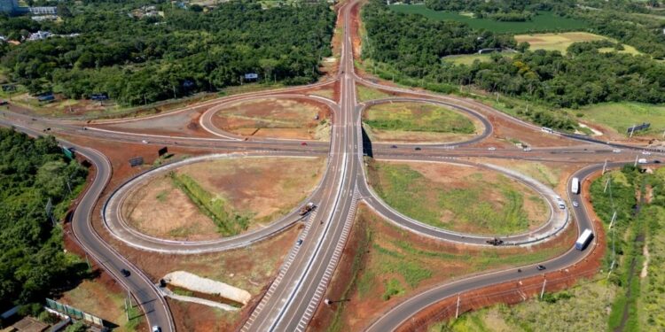 Imagens aéreas de trechos da Perimetral Leste, em Foz do Iguaçu. Fotos: William Brisida/Itaipu Binacional.