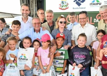 Entrega no Natal da Família em Rio Bonito do Iguaçu. Foto:
Eduardo Raicicki/Itaipu Binacional.