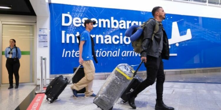 As receitas geradas pelo turismo internacional no Brasil atingiram níveis inéditos. De janeiro a novembro, turistas internacionais movimentaram US$ 7,17 bilhões na economia brasileira, 8,41% a mais em relação ao mesmo período de 2024. Foto: MTur. As receitas geradas pelo turismo internacional no Brasil atingiram níveis inéditos. De janeiro a novembro, turistas internacionais movimentaram US$ 7,17 bilhões na economia brasileira, 8,41% a mais em relação ao mesmo período de 2024. Foto: MTur.
