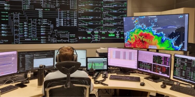 DC-IPU com a nova tela de monitoramento meteorológico, exibindo um evento intenso ocorrido em 16 de outubro deste ano. Foto: Darlan Ioris/Itaipu Binacional.