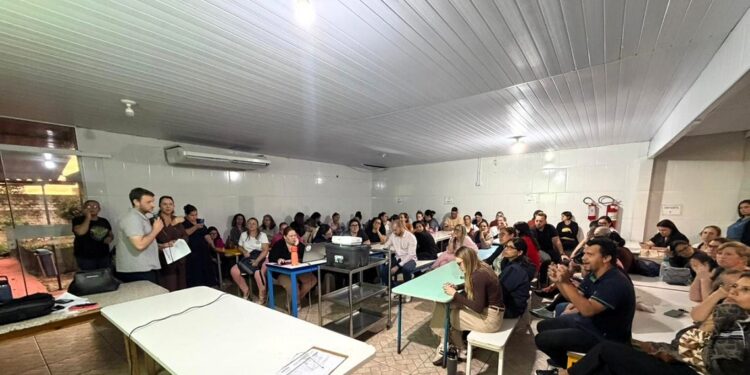 Professores questionam redução de aulas e aguardam decisão da SMED em Foz. Foto: Divulgação Professores questionam redução de aulas e aguardam decisão da SMED em Foz. Foto: Divulgação