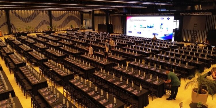 Estrutura moderna e mão de obra qualificada recebem elogios de organizadores e lideranças do setor. Crédito fotográfico: Divulgação Grupo CT Estrutura moderna e mão de obra qualificada recebem elogios de organizadores e lideranças do setor. Crédito fotográfico: Divulgação Grupo CT
