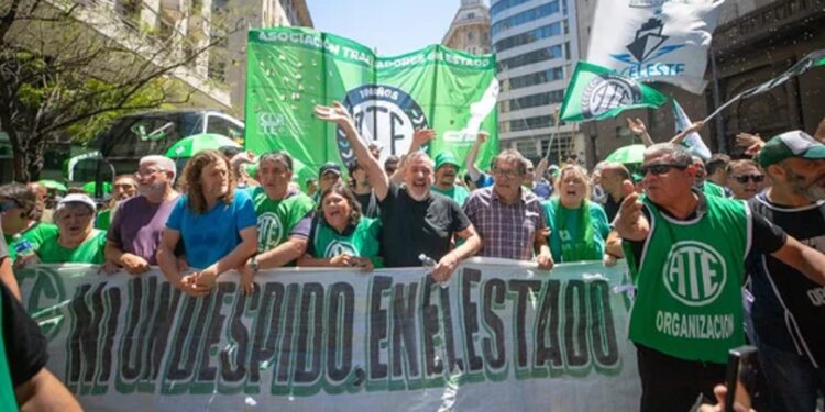 ATO será em frente ao Congresso e protesta contra a reforma proposta pelo governo Milei. Foto: Reprodução/Internet ATO será em frente ao Congresso e protesta contra a reforma proposta pelo governo Milei. Foto: Reprodução/Internet