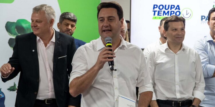 Pesquisa ouviu 1.200 eleitores e mostram variações de desempenho entre administrações estaduais Fotos : AEN PR Pesquisa ouviu 1.200 eleitores e mostram variações de desempenho entre administrações estaduais Fotos : AEN PR