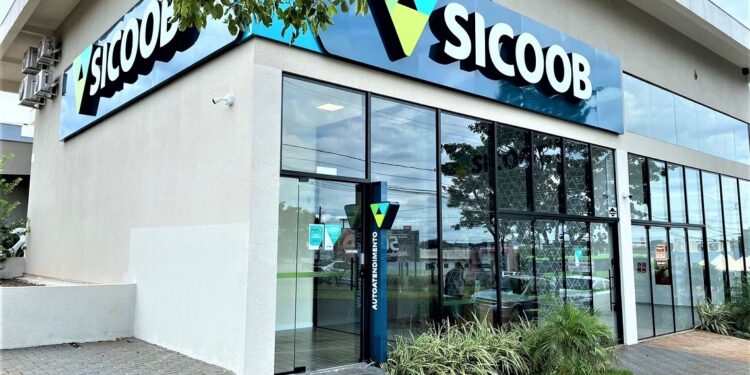 Sicoob reforça cartões internacionais com mais benefícios e facilidade nas compras - foto: divulgação Sicoob reforça cartões internacionais com mais benefícios e facilidade nas compras - foto: divulgação