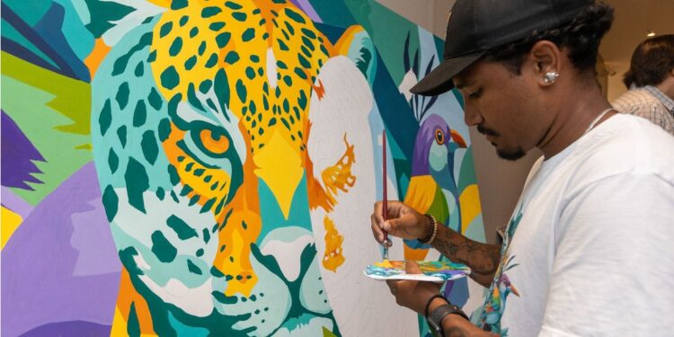 Onça-pintada é protagonista da série assinada por Igor Izy, que reforça a identidade visual de Foz do Iguaçu - Foto: Jean Pavão