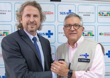 Em Brasília, Zeca Dirceu e o ministro Alexandre Padilha celebram aporte financeiro para Foz do Iguaçu. Fotos: Ascom MinSaude