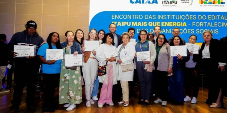 Encontro da Itaipu com representantes das organizações contempladas no edital anterior. Foto: Lucas Batista/Itaipu Binacional. Encontro da Itaipu com representantes das organizações contempladas no edital anterior. Foto: Lucas Batista/Itaipu Binacional.