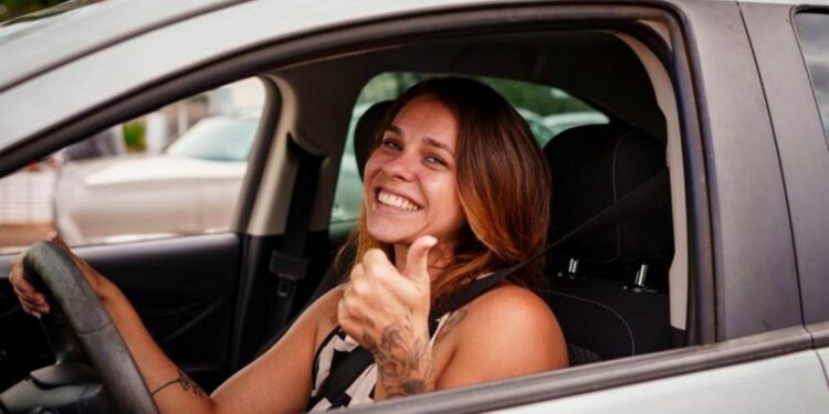 Motoristas que não cometeram infrações nos últimos 12 meses e estão inscritos no Registro Nacional Positivo de Condutores (RNPC) foram beneficiados pela renovação automática de CNH. Foto: Michel Corvello/MT. Motoristas que não cometeram infrações nos últimos 12 meses e estão inscritos no Registro Nacional Positivo de Condutores (RNPC) foram beneficiados pela renovação automática de CNH. Foto: Michel Corvello/MT.