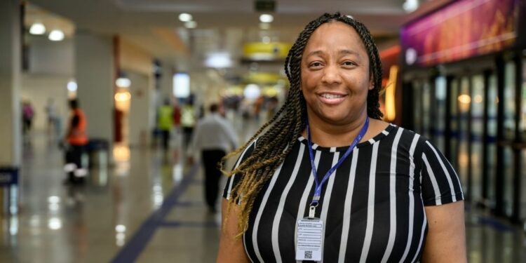 Laurette Bernardin Louis, presidente da Associação para a Solidariedade dos Haitianos no Brasil. Foto: William Brisida/Itaipu Binacional. Laurette Bernardin Louis, presidente da Associação para a Solidariedade dos Haitianos no Brasil. Foto: William Brisida/Itaipu Binacional.