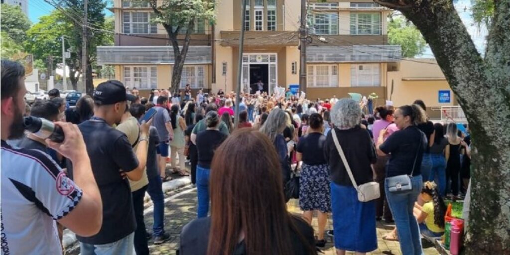 Professores mantêm estado de greve às vésperas do início do ano letivo. Foto: Amilton Farias