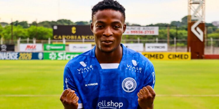 Atacante nigeriano entra para a história como o primeiro africano do clube. Foto: Franz Fleischfresser/Foz do Iguaçu FC