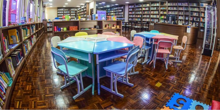 Biblioteca do Sesc da Esquina - Curitiba. Foto Bruno Tadashi