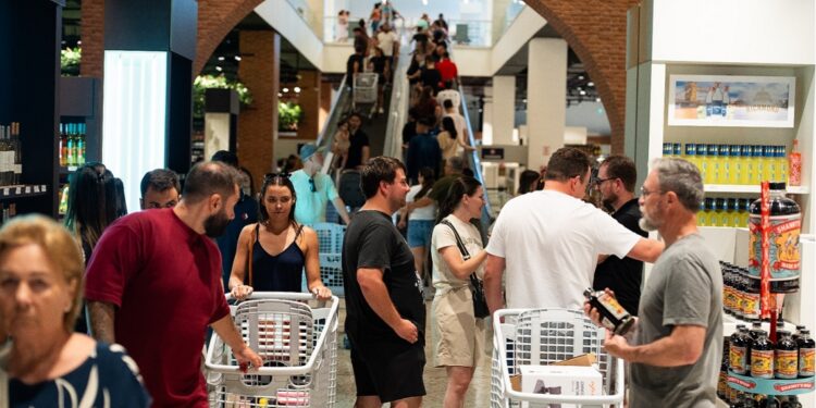 Movimento intenso marcou os primeiros dias de 2026 no Shopping China. Foto: Shopping China/Assessoria. Movimento intenso marcou os primeiros dias de 2026 no Shopping China. Foto: Shopping China/Assessoria.