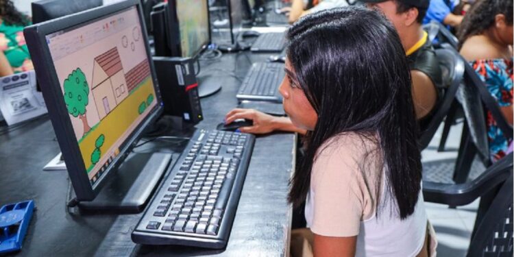 Programa amplia acesso ao letramento digital em escolas públicas. Foto: Peter Neylon/MCom
Programa amplia acesso ao letramento digital em escolas públicas. Foto: Peter Neylon/MCom