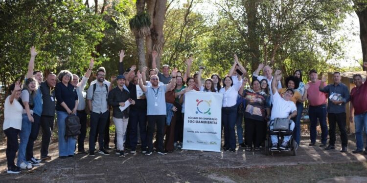 Os 21 Núcleos, espalhados pelo PR e MS, se reúnem desde 2024 para buscar soluções conjuntas nos eixos ambiental, social e econômico.
Foto: Jaqueline Castro - Vídeo UP/Itaipu Parquetec. Os 21 Núcleos, espalhados pelo PR e MS, se reúnem desde 2024 para buscar soluções conjuntas nos eixos ambiental, social e econômico.
Foto: Jaqueline Castro - Vídeo UP/Itaipu Parquetec.