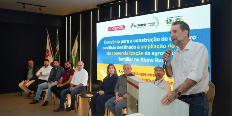 Em 2025, o diretor-geral brasileiro da Itaipu, Enio Verri, anunciou um convênio para a ampliação do Pavilhão da Agroindústria Familiar que será inaugurado nesta edição do Show Rural Coopavel. Foto: Sara Cheida/Itaipu Binacional. Em 2025, o diretor-geral brasileiro da Itaipu, Enio Verri, anunciou um convênio para a ampliação do Pavilhão da Agroindústria Familiar que será inaugurado nesta edição do Show Rural Coopavel. Foto: Sara Cheida/Itaipu Binacional.