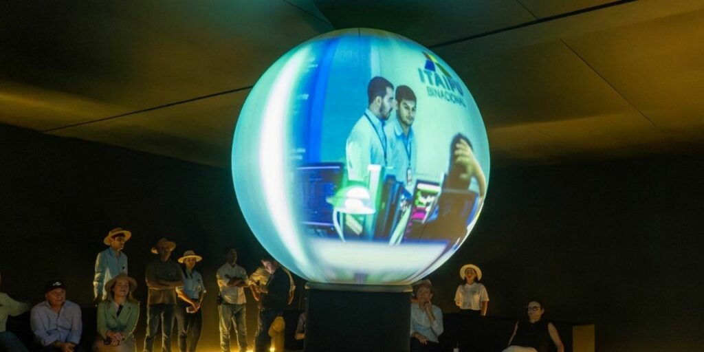 Ciência na Esfera, ferramenta de visualização em 360° que apresenta conteúdos científicos de forma dinâmica. Foto: Marcos Labanca/Itaipu Binacional.
