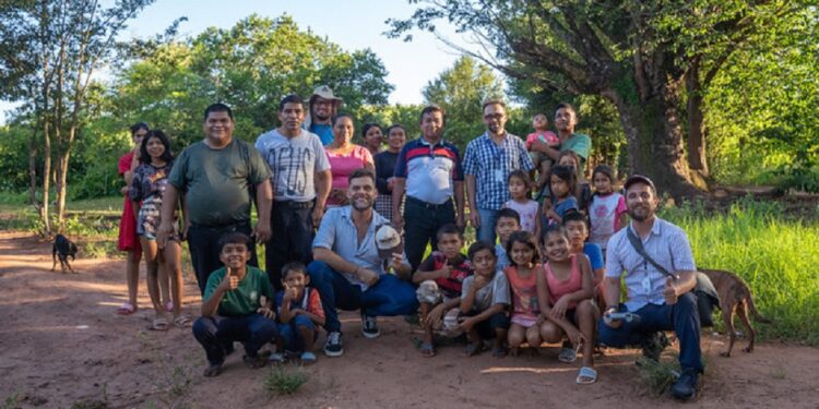 Reunião com lideranças ocorreu na casa e ateliê de Frei Pacífico, em Guaíra. Créditos: Leonardo Andreiko
Reunião com lideranças ocorreu na casa e ateliê de Frei Pacífico, em Guaíra. Créditos: Leonardo Andreiko