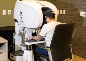 Conexão em tempo real permite que residentes treinem cirurgia robótica a quase 500 quilômetros de distância. Foto: Unioeste