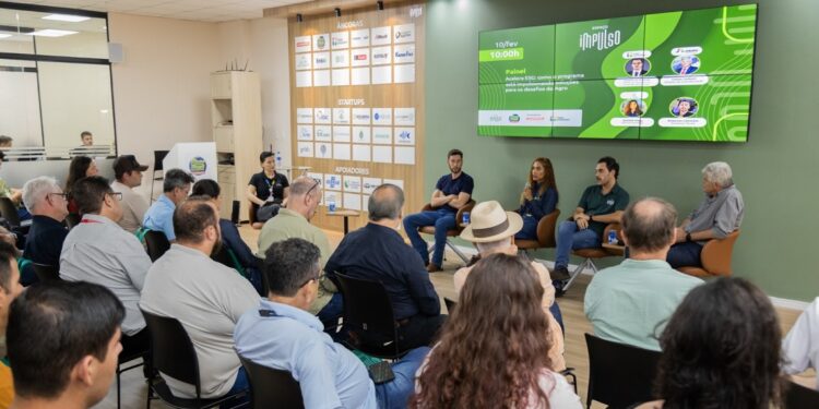 Tecnologia de precisão passa a integrar pequenas propriedades. Fotos: Jean Pavão/Itaipu Binacional. Tecnologia de precisão passa a integrar pequenas propriedades. Fotos: Jean Pavão/Itaipu Binacional.