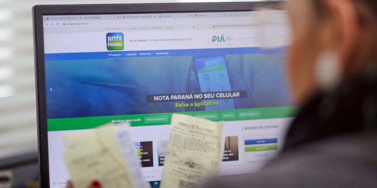 Consumidores recebem parte do ICMS ao solicitar CPF na nota durante as compras. Foto: Gilson Abreu/Arquivo AEN