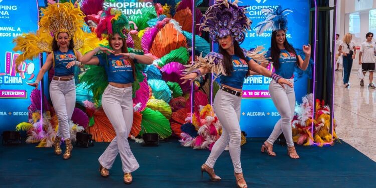 Turistas brasileiros estiveram entre os principais visitantes no período festivo. Foto: Shopping China Turistas brasileiros estiveram entre os principais visitantes no período festivo. Foto: Shopping China