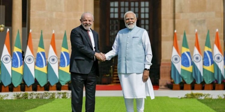 Lula e Modi tiveram neste sábado, em Nova Délhi, uma reunião restrita e, depois, participaram de reunião ampliada com representantes dos dois países - Foto: Ricardo Stuckert / PR. Lula e Modi tiveram neste sábado, em Nova Délhi, uma reunião restrita e, depois, participaram de reunião ampliada com representantes dos dois países - Foto: Ricardo Stuckert / PR.