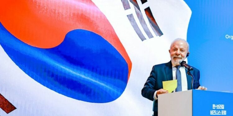 Lula também lembrou que, atualmente, o Brasil e a Coreia do Sul possuem um intercâmbio comercial de US$ 11 bilhões. Foto: Ricardo Stuckert / PR. Lula também lembrou que, atualmente, o Brasil e a Coreia do Sul possuem um intercâmbio comercial de US$ 11 bilhões. Foto: Ricardo Stuckert / PR.