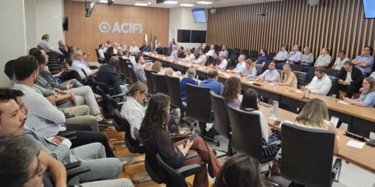Associados na assembleia geral de eleição da nova diretoria da ACIFI - Foto divulgação Associados na assembleia geral de eleição da nova diretoria da ACIFI - Foto divulgação