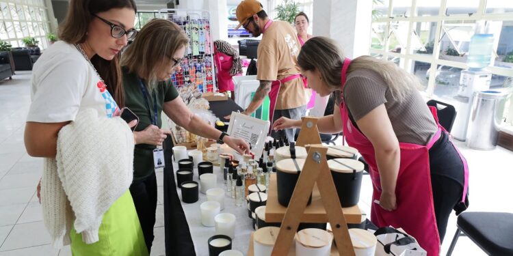 Feira serve como vitrine estratégica para fortalecer a autonomia econômica de mulheres. Fotos: Orlando Kissner