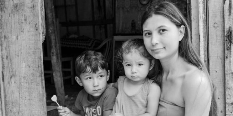 A mostra conta com fotos que retratam o cotidiano de crianças e jovens com autismo no convívio familiar. Créditos: Aurelio Stanki A mostra conta com fotos que retratam o cotidiano de crianças e jovens com autismo no convívio familiar. Créditos: Aurelio Stanki