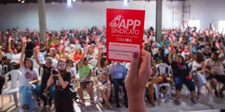 Categoria denuncia que salários iniciais no Paraná estão entre os mais baixos do Brasil - foto: Luan Romero/APP-Sindicato arquivo