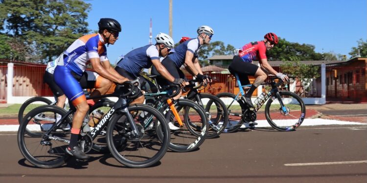 Trabalho de equipe garante pódio e título de paraciclismo nos Jogos Paradesportivos do Paraná. Fotos: Secom/PR