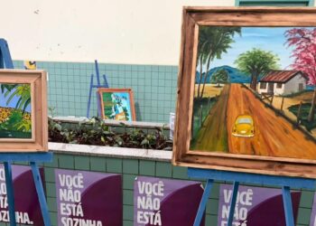 Telas revelam a sensibilidade e o talento de mulheres que buscam o recomeço por meio da pintura. Foto: Prefeitura de Foz