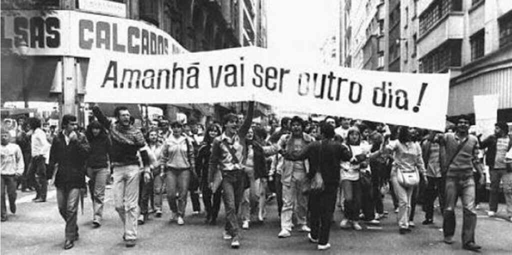 Da música "Apesar de Você", de Chico Buarque, à luta popular pela democracia. Foto: Diretas Já, 1984.