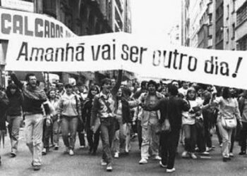 Da música "Apesar de Você", de Chico Buarque, à luta popular pela democracia. Foto: Diretas Já, 1984.