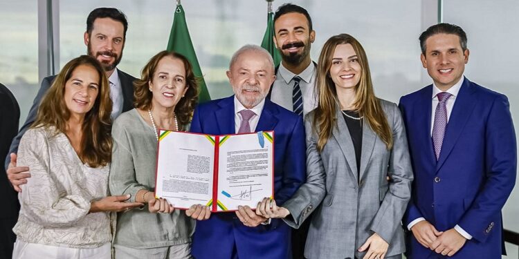 A nova lei tipifica crimes de favorecimento ao domínio social e foca na estrutura financeira das facções criminosas. Foto: Ricardo Stuckert/PR A nova lei tipifica crimes de favorecimento ao domínio social e foca na estrutura financeira das facções criminosas. Foto: Ricardo Stuckert/PR