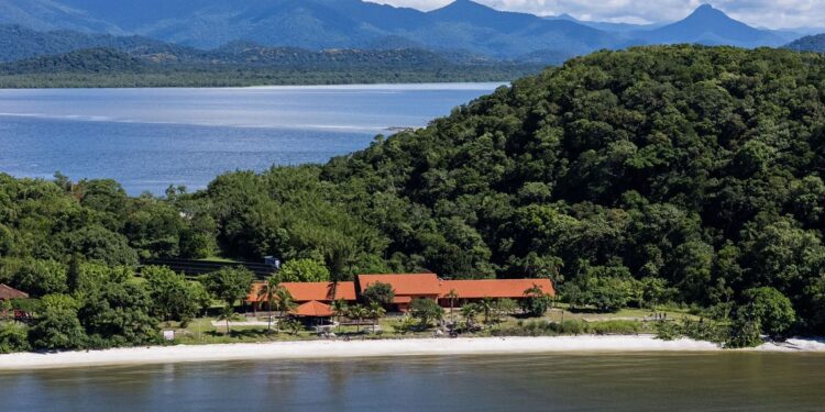 Antiga residência de veraneio na Ilha das Cobras agora funciona como escola profissionalizante. Credito AEN Antiga residência de veraneio na Ilha das Cobras agora funciona como escola profissionalizante. Credito AEN