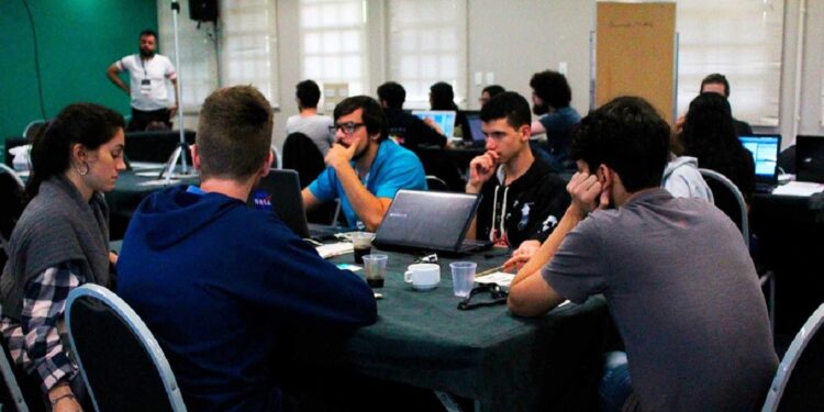 Maratona de três dias reúne mentoria especializada e premiação em dinheiro para os melhores projetos de turismo. Foto: divulgação/Hackatour