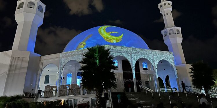 Pátio da Mesquita receberá muçulmanos e não muçulmanos para a celebração da quebra do jejum. Fotos: Mônica Nasser Dornelles Pátio da Mesquita receberá muçulmanos e não muçulmanos para a celebração da quebra do jejum. Fotos: Mônica Nasser Dornelles